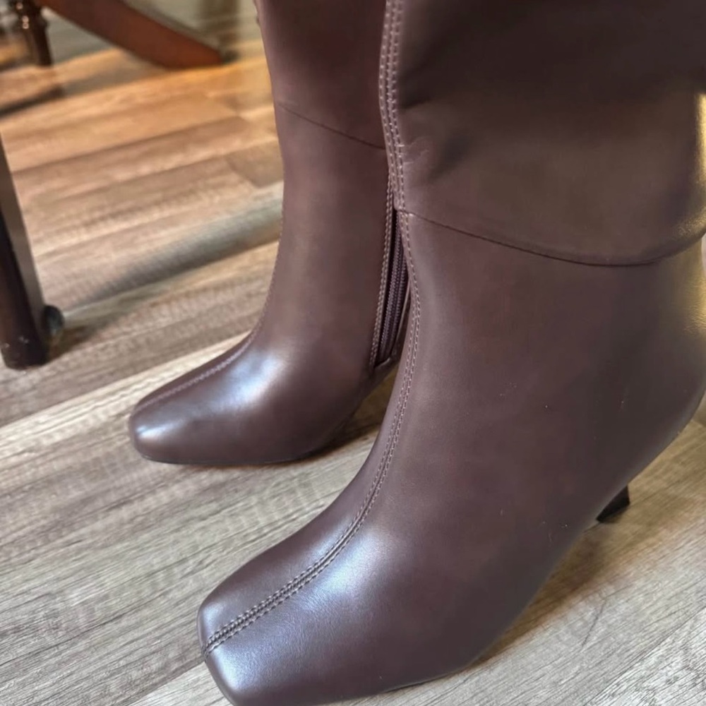 Elegant Brown Women's Boots
